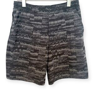Lululemon Black/Grey Print Gym Shorts with Liner Size Large